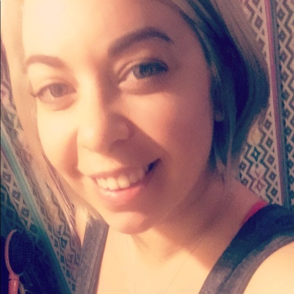 Meet your Posher, Laura - Picture 4 of 8